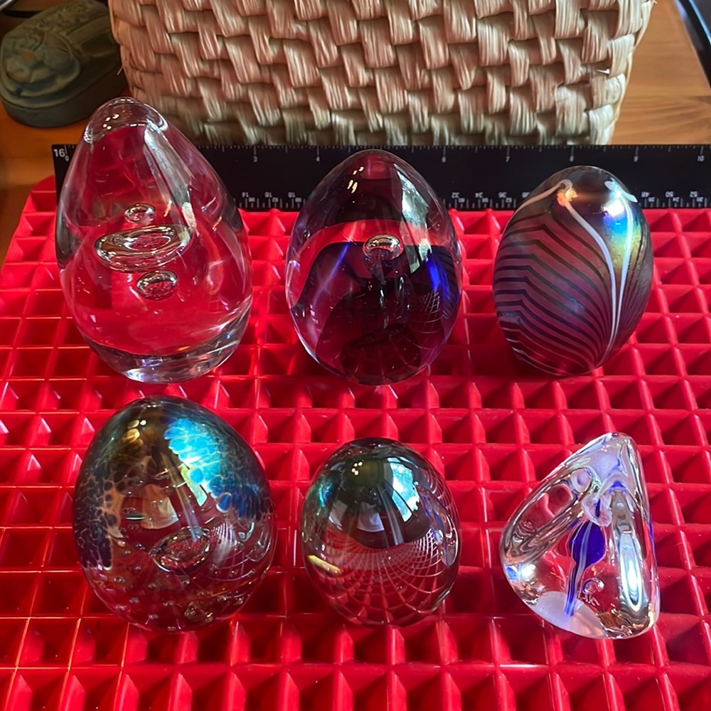 LOT OF SIX GORGEOUS ART GLASS PIECES/PAPERWEIGHTS